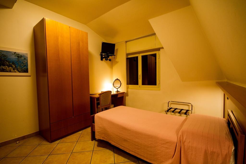 Albergo Lario Gera Lario Phòng bức ảnh
