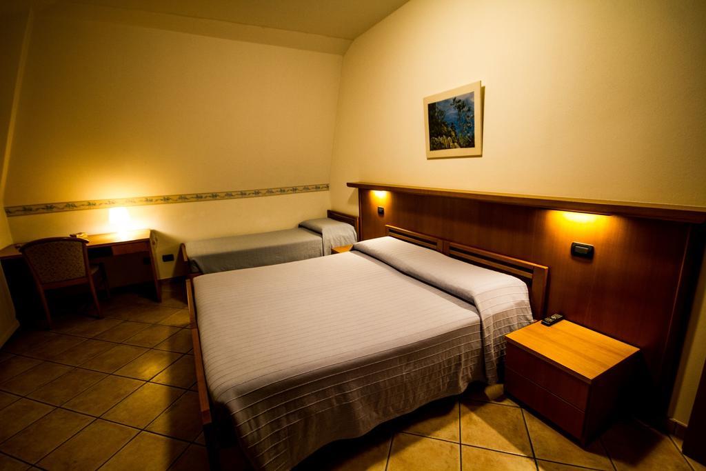 Albergo Lario Gera Lario Phòng bức ảnh